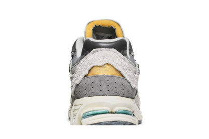 Tênis New Balance 2002R Protection Pack Rain Cloud Suede Mesh Cinza